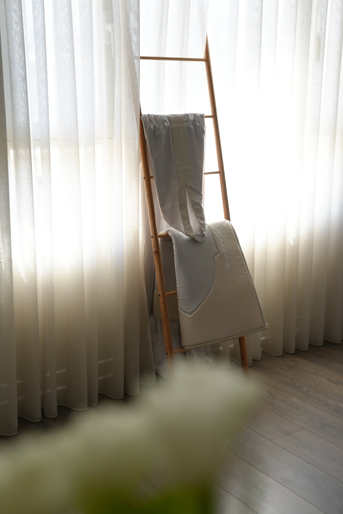 Prayer set with unique Arabic calligraphy sponge mat