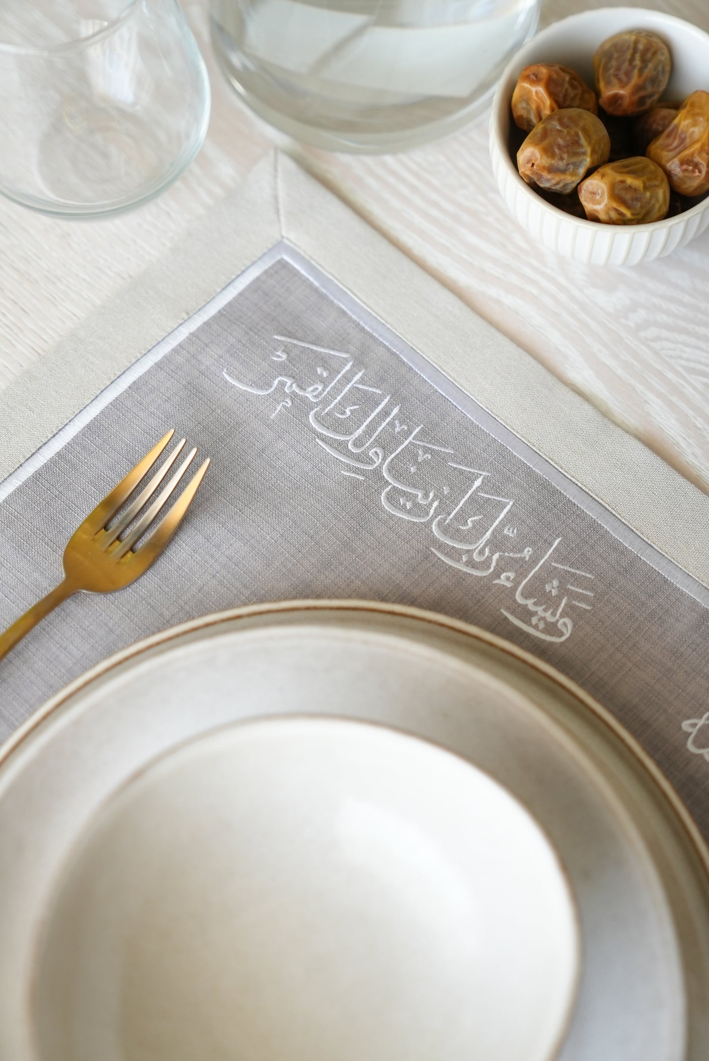 Place mat with unique Arabic calligraphy
